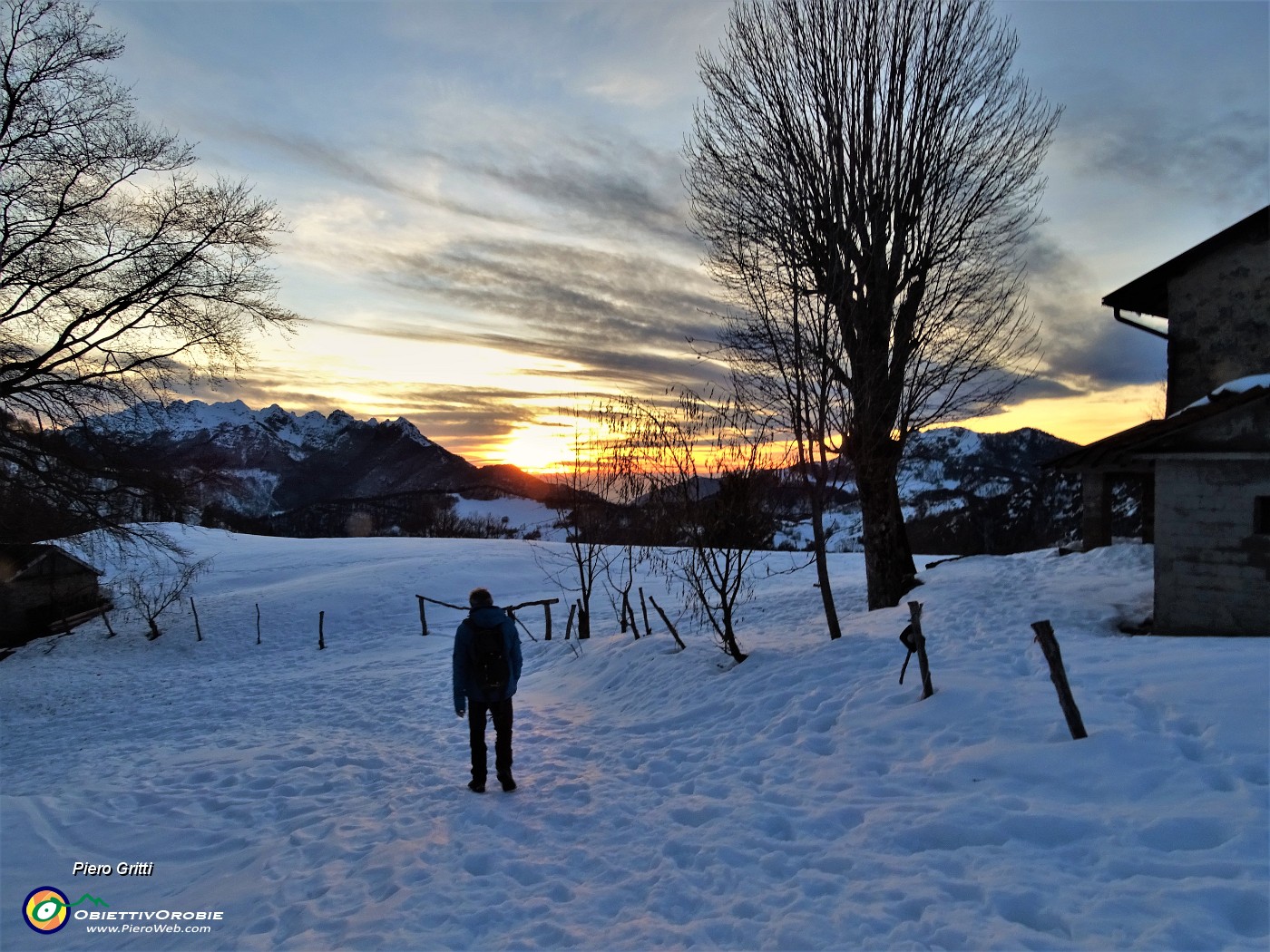 76 Pestando neve e godendoci il tramonto.JPG